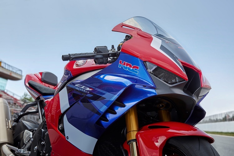 Aeronynamische Flügelkästen an der seitlichen Verkleidung der neuen Fireblade