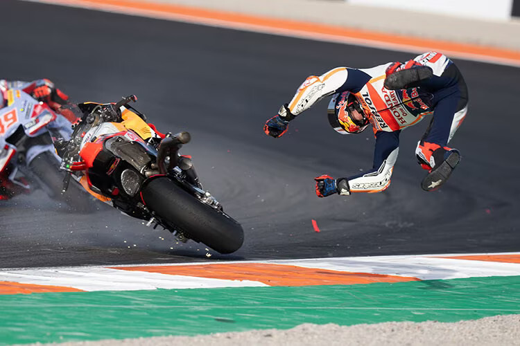 Finale in Valencia: Dieser harte Abflug in Kurve 4 markierte das Ende von Marc Márquez' Honda-Ära