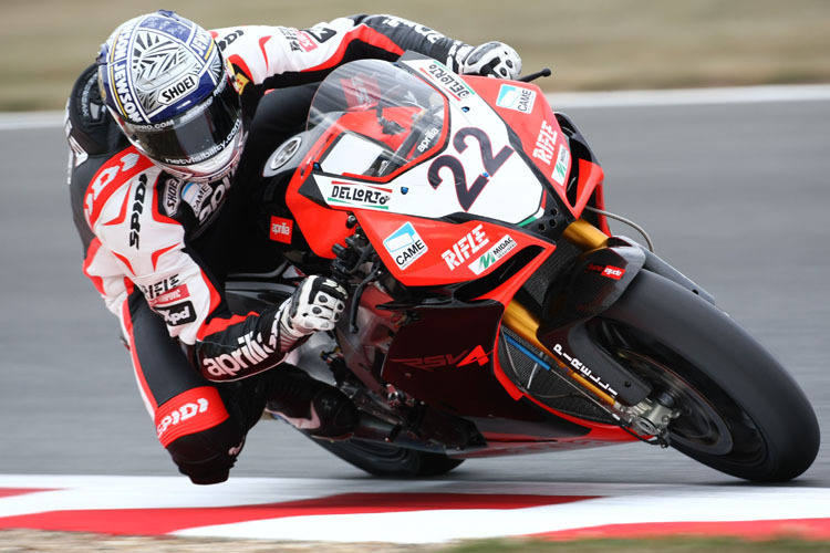 Leon Camier auf der Nakano-Aprilia in Magny-Cours