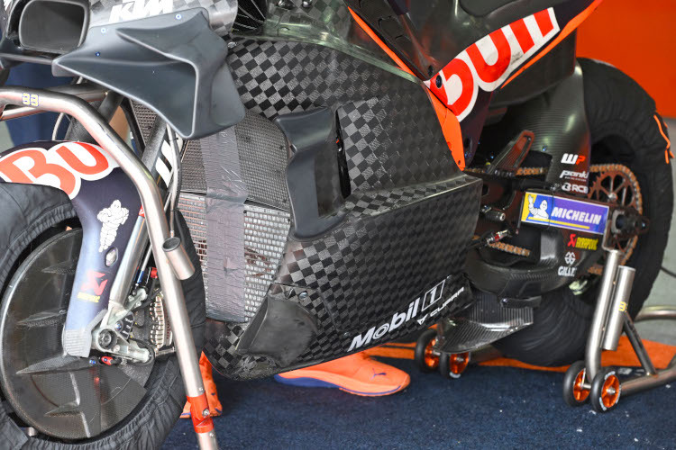 Die neue KTM-Verkleidung mit «downwash duct» hinter dem Vorderrad 