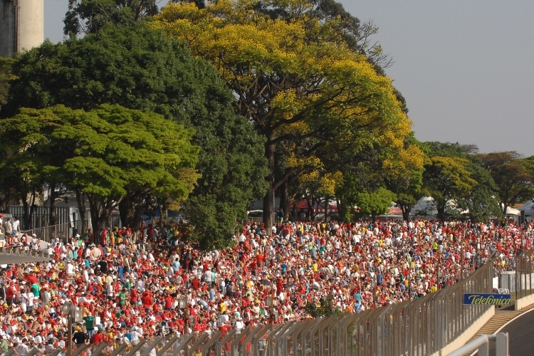 03 Fans in Interlagos