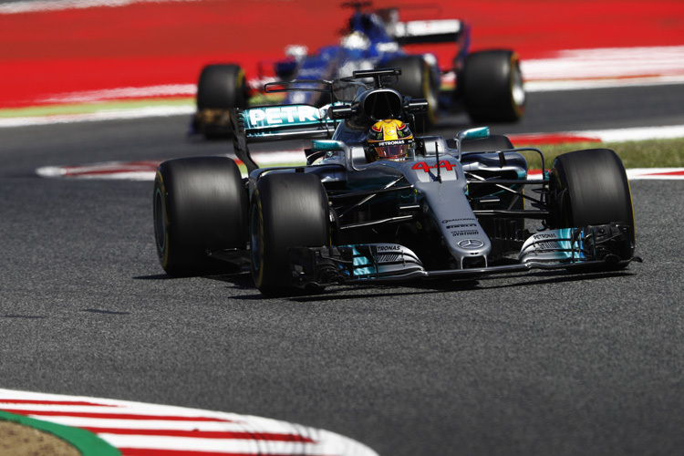 Lewis Hamilton war auch am Nachmittag der schnellste Mann auf dem Circuit de Barcelona-Catalunya