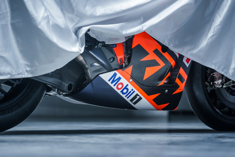 Die komplette RC16 zeigt Red Bull KTM am Donnerstag