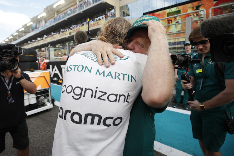 Norbert Vettel umarmte seinen Sohn Sebastian vor dem Rennen in Abu Dhabi