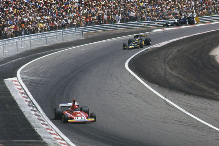 Niki Lauda vor Ronnie Peterson in Dijon 1974