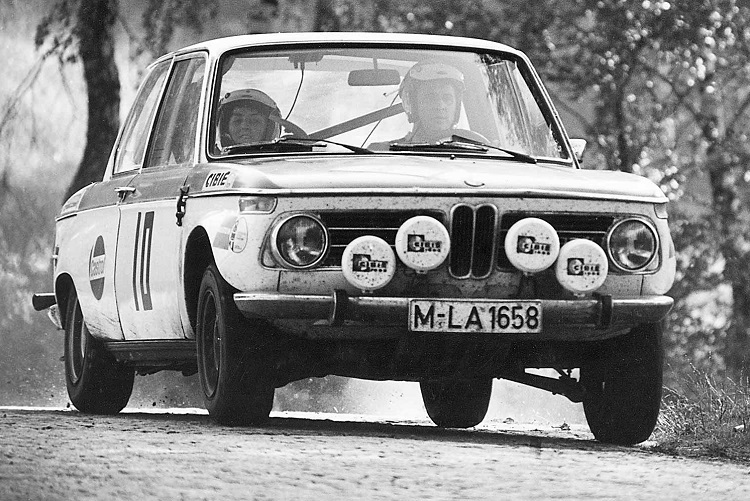 Der dreifache Europameister Sobieslaw Zasada im BMW 2002 tii bei der Rallye Polen 1971