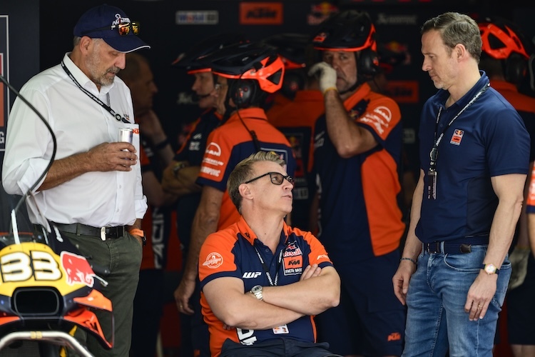 Infinziert: KTM-CEO Gottfried Neumeister (re.) mit Pit Beirer und Heinz Kinigadner