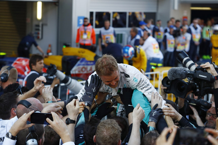 Toto Wolff und Niki Lauda bestätigen: Auch Sieger Nico Rosberg musste sich ins Ziel zittern