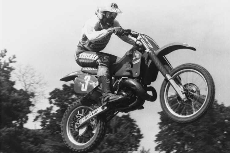 Wollte schon immer hoch hinaus: Adrian Bosshard auf der Cross-Honda im Jahr 1988
