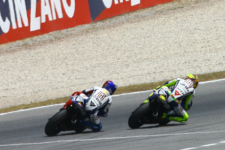 Barcelona 2009: Rossi schnappt Lorenzo in der letzten Kurve