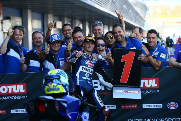 Federico Caricasulo freut sich über den Rennsieg, Yamaha über den gewonnenen Markentitel
