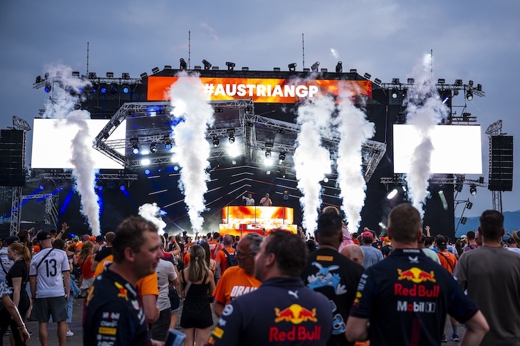 In der Fan Zone kommen die Zuschauer auch musikalisch auf ihre Kosten