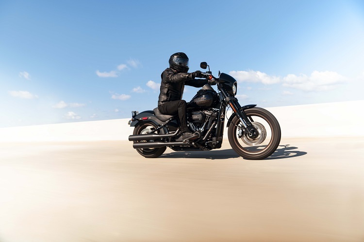 Am 19. Januar wird auch eine modellgepfelgte Version der Harley-Davidson Softail FXLRS alias Low Rider vorgestellt