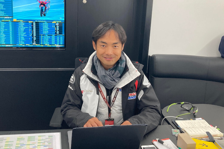 Teammanager Hiroshi Aoyama 