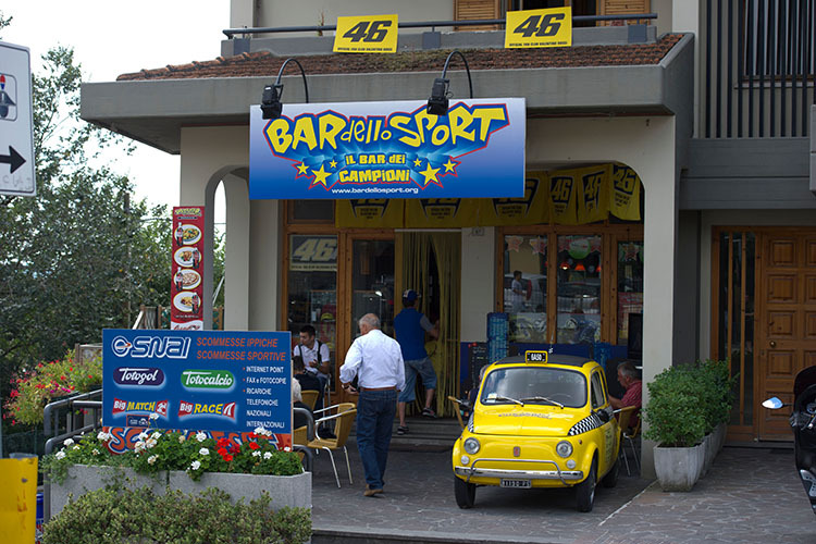 Die «Bar dello Sport» ist ein Treffpunkt der Rossi-Anhänger