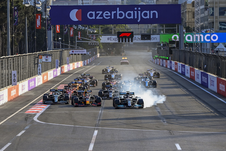 Baku 2021: Lewis Hamilton verbremst sich