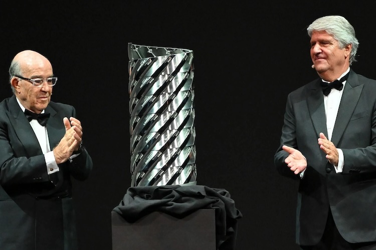 Carmelo Ezpeleta, PDG de Dorna, et Viegas, président de la FIM, présentent la "Tour des Champions"