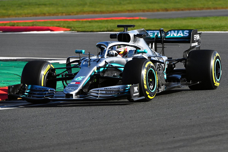 Weltmeister Mercedes begann mit der Arbeit in Silverstone