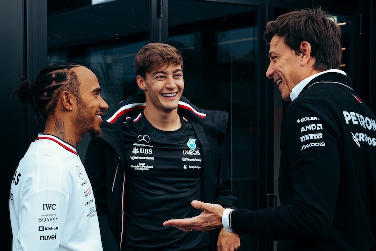 Mercedes-Teamchef Toto Wolff lobt seine beiden Fahrer, die ihre Verträge verlängert haben