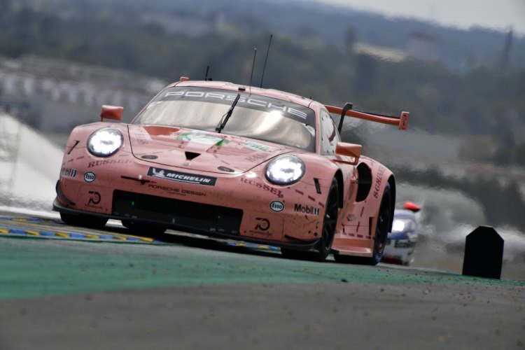 Der rosa Porsche 911 RSR