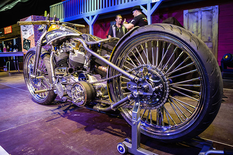Auch beeindruckende Custom-Bikes sind Teil der Swiss Moto