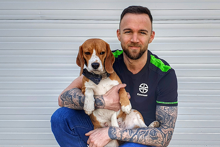 Beagle-Dame Kimi muss nächste Woche auf Herrchen Juliian Trummer verzichten
