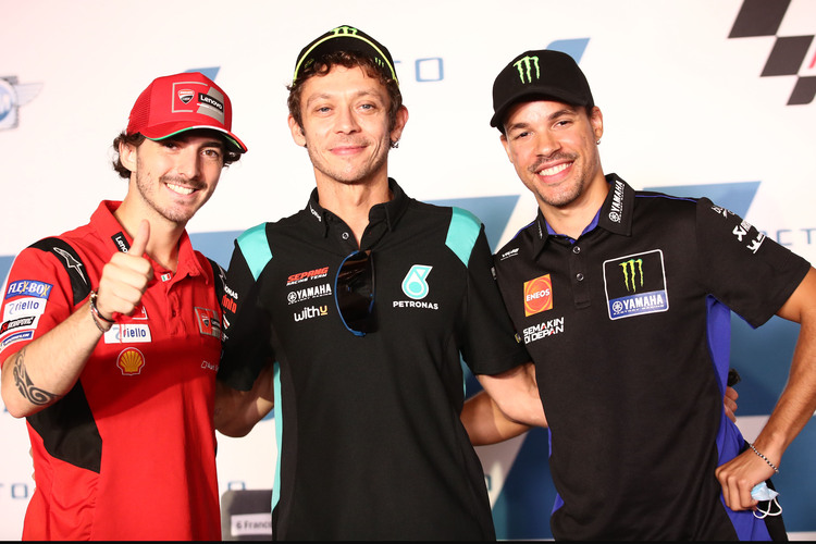 Rossi mit Bagnaia und Morbidelli (2021), den beiden bisherigen Weltmeistern der VR46-Akademie