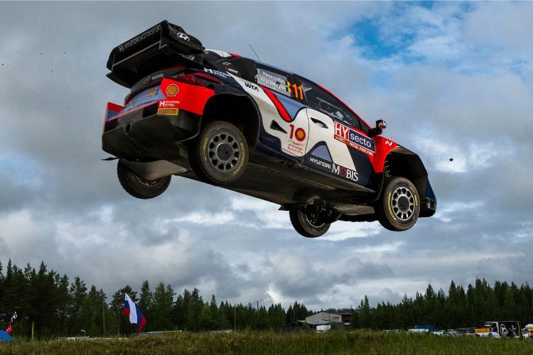 Nur fliegen ist schöner? Welrmeister Thierry Neuville im Vorjahr in Finnland