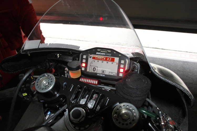 So sieht das Cockpit von Dovizioso aus