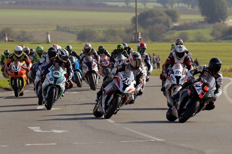 Start der IRRC Superbike auf dem Frohburger Dreieck 2014