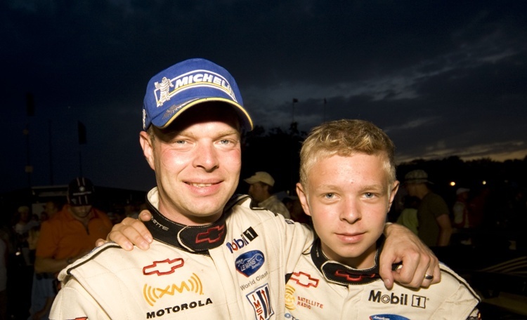 Kevin Magnussen, hier mit Vater Jan, fährt 2010 Formel 3.