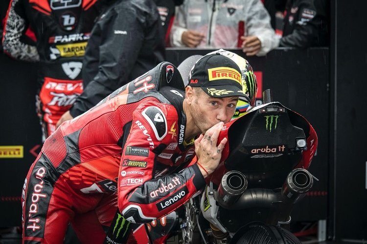 Alvaro Bautista herzt gerne seine Ducati V4R