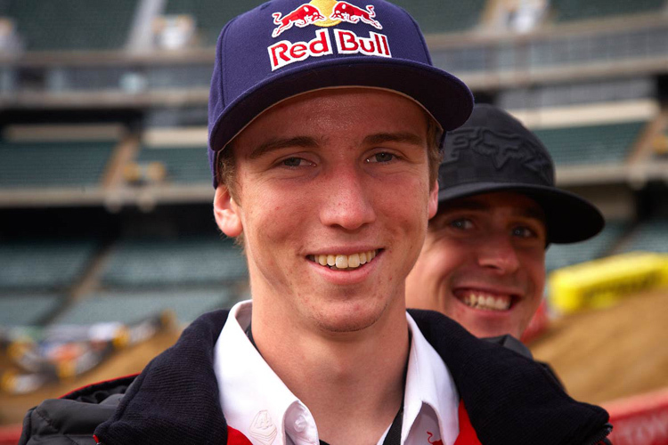 Cole Seely darf mit den grossen Jungs spielen