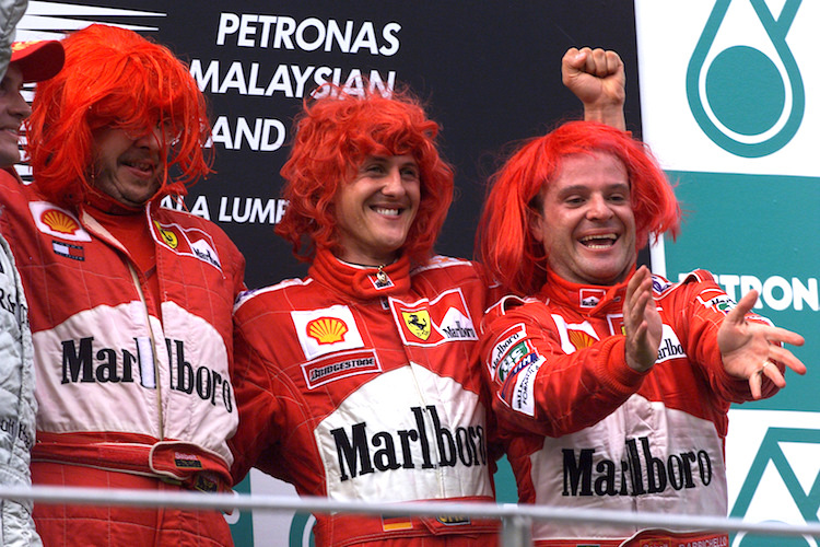 Ross Brawn, Michael Schumacher und Rubens Barrichello nach dem Malaysia-GP 2000