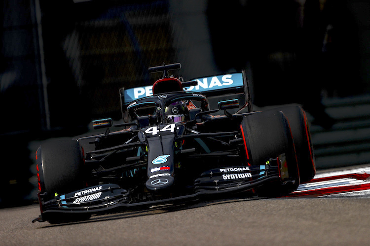 Lewis Hamilton darf von Startplatz 1 in den Russland-GP starten