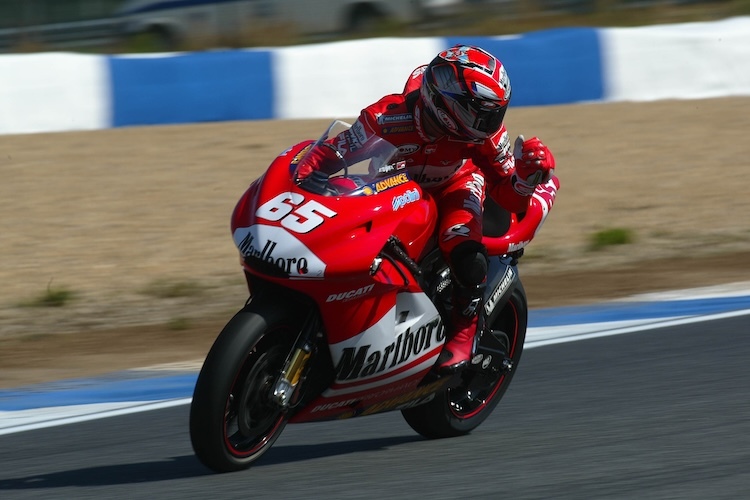 Loris Capirossi auf der Ducati in der Saison 2003