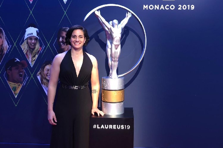 Ana Carrasco im Abendkleid beim Laureus-Award