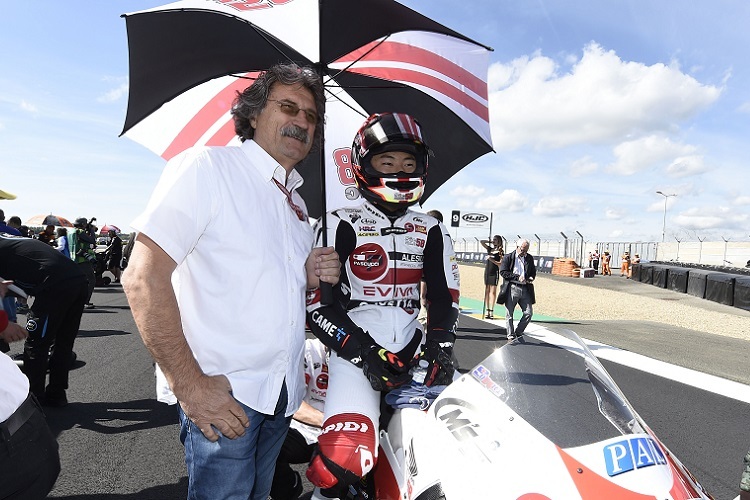 Paolo Simoncelli mit seinem Fahrer Tatsuki Suzuki