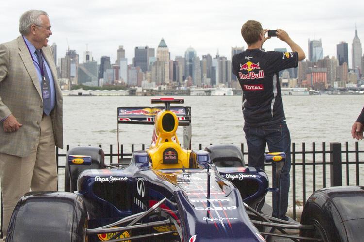 Gut, hat Sebastian Vettel damals ein paar Bilder gemacht: 2014 wird sein Renner nicht in New Jersey stehen