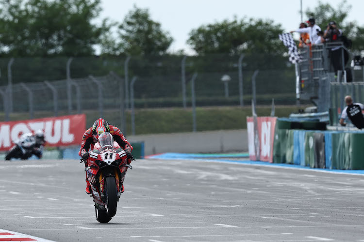 Nicolò Bulega gewinnt das Rennen