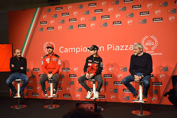 Stellten sich den Fragen der Presse: Ducati-CEO Claudio Domenicali, Bagnaia, Bautista und Gigi Dall'Igna 
