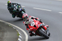 Senior-TT 2024: Davey Todd (8) siegt vor Josh Brookes (7)