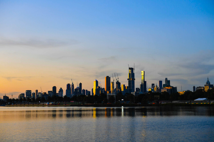 Melbourne: Geht für das Rennen die Sonne unter oder auf?