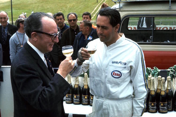 «Black Jack» Brabham (rechts)