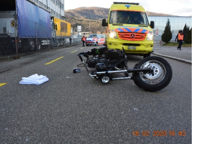 Die Schweizer Behörden appelieren, Motorradausflüge zu unterlassen, um wegen zu erwartender Unfälle das Gesundheitssystem nicht zu belasten