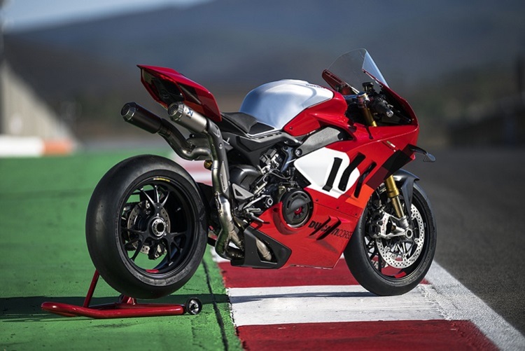 Die Ducati Panigale V4R hat zwar eine Strassenzulassung, doch richtig Sinn macht dieses Motorrad nur auf der Rennstrecke