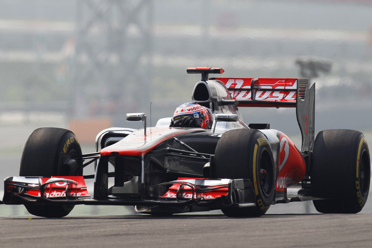 Jenson Button im Indien-GP 2012 mit Boost-Werbung