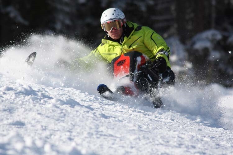Auch Wintersport ist möglich: Pit Beirer im Schnee   