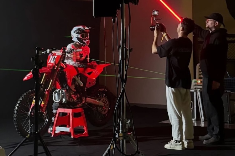 Tom Vialle beim Fotoshooting in Paris