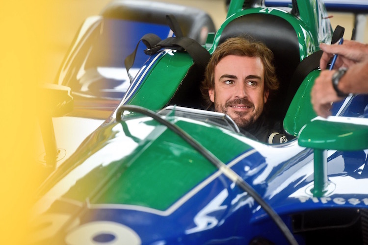 Fernando Alonso ist happy mit seinem Test